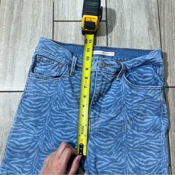 Levi's 720 Womens Light Wash Zebra-Print High-Rise Jeans Size 29 - Picture 9 of 9